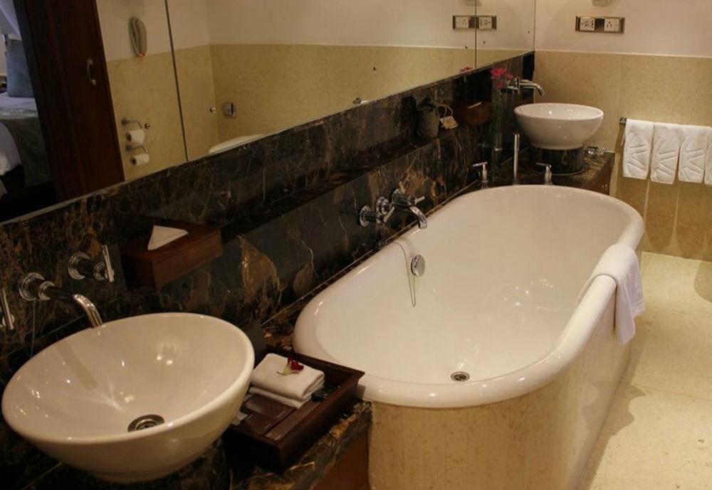 Taj Malabar Resort & Spa, Cochin. Kochi Екстер'єр фото